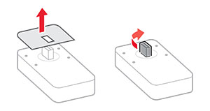 The protective cover of the card reader is removed.