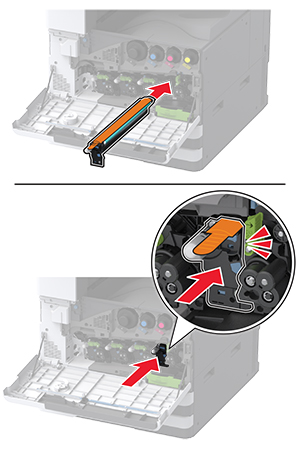 L'unità fotoconduttore viene inserita nella stampante finché non scatta in posizione.
