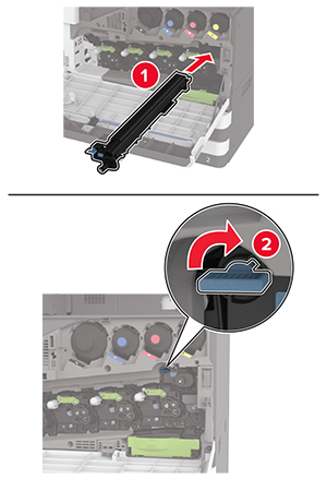 Il dispositivo di pulizia del modulo di trasferimento viene inserito nella stampante, quindi il fermo blu viene ruotato a destra.
