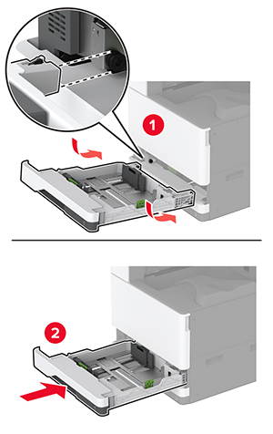 Il cassetto del vassoio viene leggermente inclinato prima di essere spinto nella base del vassoio.